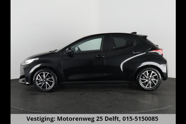 Toyota Yaris 1.5 HYBRID DYNAMIC 1e EIG. GARANTIE 8-2033 AUTOMAAT .CARPLAY NAVIGATIE . CAMERA . STOELVERWARMING . APPLE CARPLAY & ANDROID AUTO.