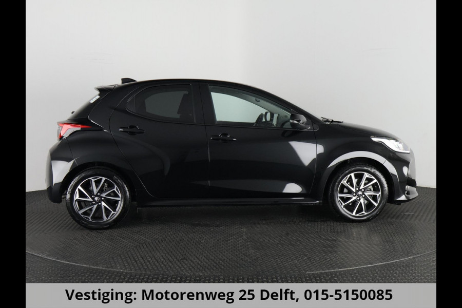 Toyota Yaris 1.5 HYBRID DYNAMIC 1e EIG. GARANTIE 8-2033 AUTOMAAT .CARPLAY NAVIGATIE . CAMERA . STOELVERWARMING . APPLE CARPLAY & ANDROID AUTO.