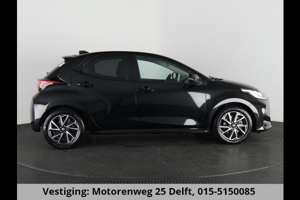 Toyota Yaris 1.5 HYBRID DYNAMIC 1e EIG. GARANTIE 8-2033 AUTOMAAT .CARPLAY NAVIGATIE . CAMERA . STOELVERWARMING . APPLE CARPLAY & ANDROID AUTO.