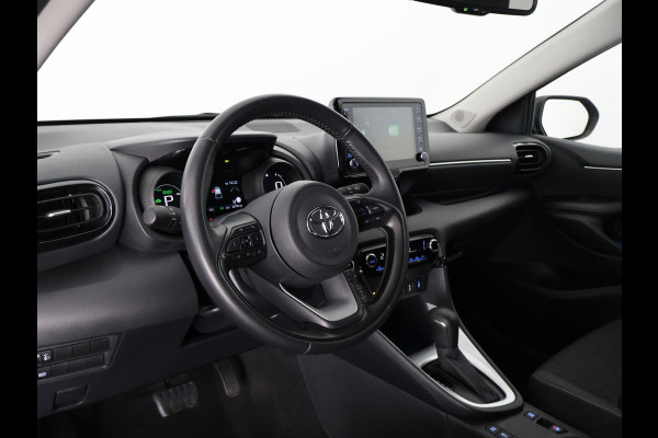 Toyota Yaris 1.5 HYBRID DYNAMIC 1e EIG. GARANTIE 8-2033 AUTOMAAT .CARPLAY NAVIGATIE . CAMERA . STOELVERWARMING . APPLE CARPLAY & ANDROID AUTO.