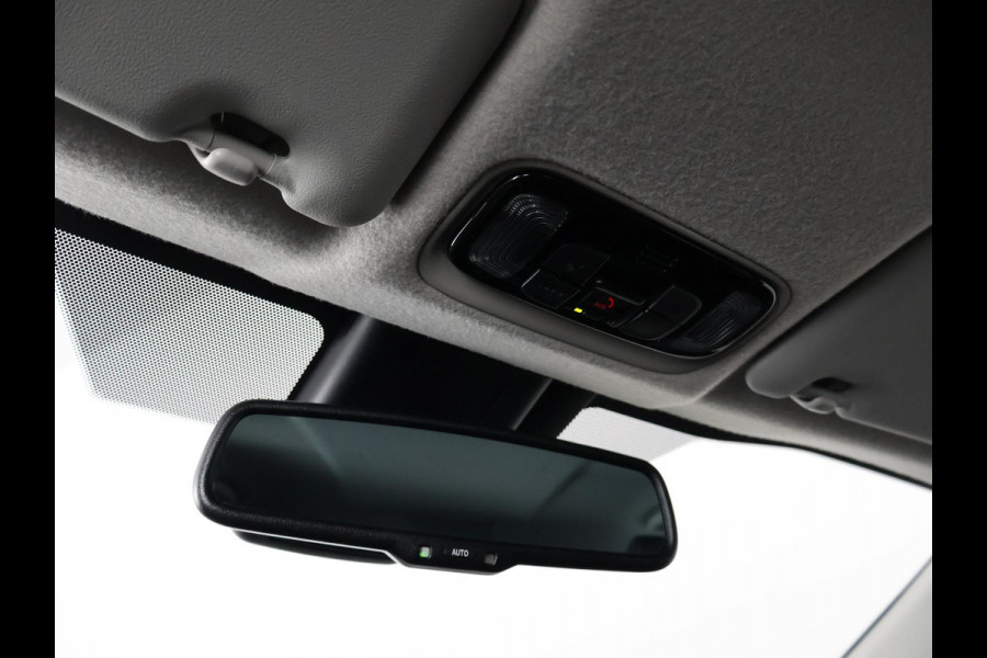 Toyota Yaris 1.5 HYBRID DYNAMIC 1e EIG. GARANTIE 8-2033 AUTOMAAT .CARPLAY NAVIGATIE . CAMERA . STOELVERWARMING . APPLE CARPLAY & ANDROID AUTO.