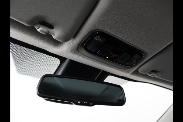 Toyota Yaris 1.5 HYBRID DYNAMIC 1e EIG. GARANTIE 8-2033 AUTOMAAT .CARPLAY NAVIGATIE . CAMERA . STOELVERWARMING . APPLE CARPLAY & ANDROID AUTO.