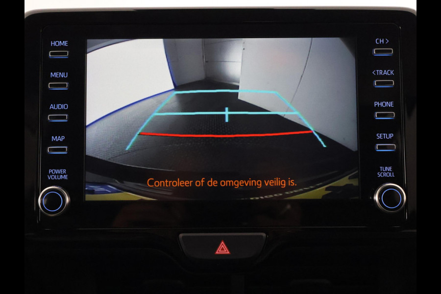 Toyota Yaris 1.5 HYBRID DYNAMIC 1e EIG. GARANTIE 8-2033 AUTOMAAT .CARPLAY NAVIGATIE . CAMERA . STOELVERWARMING . APPLE CARPLAY & ANDROID AUTO.