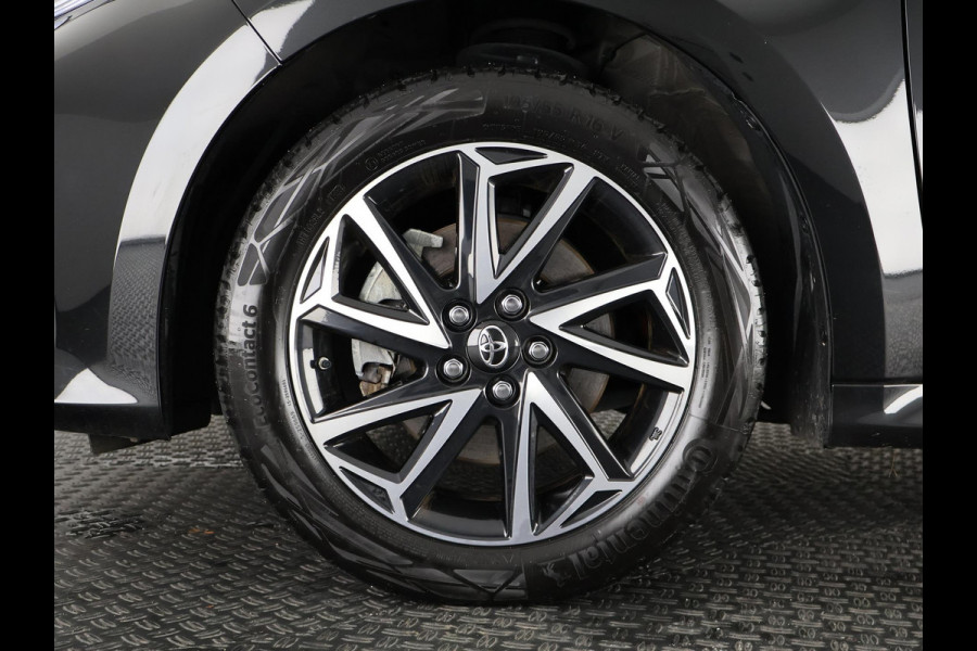 Toyota Yaris 1.5 HYBRID DYNAMIC 1e EIG. GARANTIE 8-2033 AUTOMAAT .CARPLAY NAVIGATIE . CAMERA . STOELVERWARMING . APPLE CARPLAY & ANDROID AUTO.