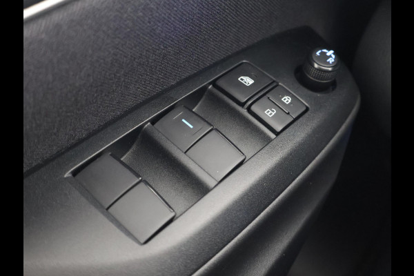 Toyota Yaris 1.5 HYBRID DYNAMIC 1e EIG. GARANTIE 8-2033 AUTOMAAT .CARPLAY NAVIGATIE . CAMERA . STOELVERWARMING . APPLE CARPLAY & ANDROID AUTO.