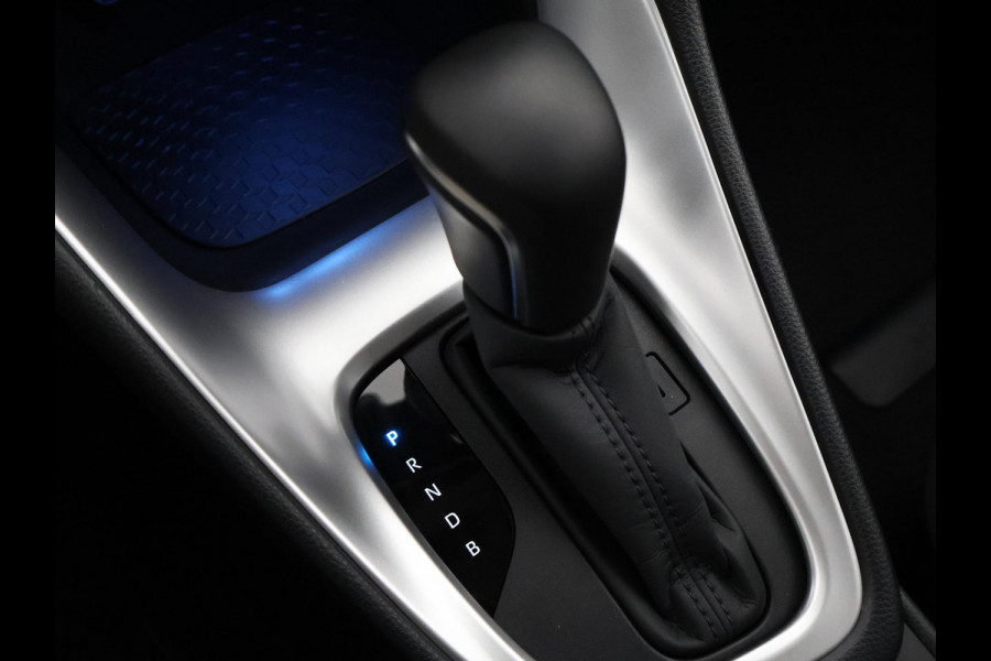 Toyota Yaris 1.5 HYBRID DYNAMIC 1e EIG. GARANTIE 8-2033 AUTOMAAT .CARPLAY NAVIGATIE . CAMERA . STOELVERWARMING . APPLE CARPLAY & ANDROID AUTO.