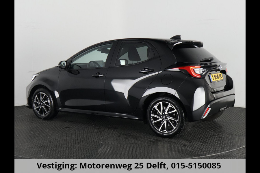 Toyota Yaris 1.5 HYBRID DYNAMIC 1e EIG. GARANTIE 8-2033 AUTOMAAT .CARPLAY NAVIGATIE . CAMERA . STOELVERWARMING . APPLE CARPLAY & ANDROID AUTO.