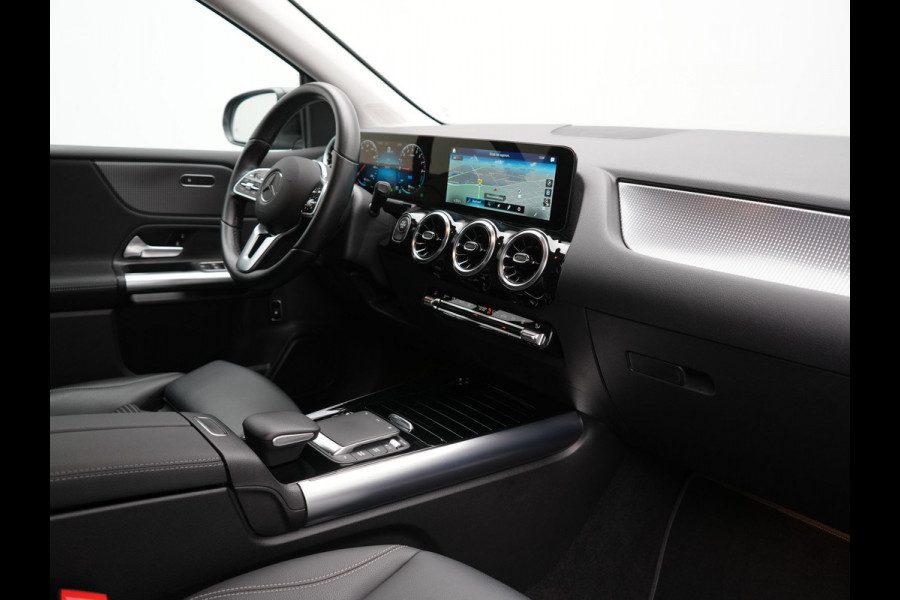 Mercedes-Benz B-Klasse 250 e Luxury Line Plug In Hybrid 218pk Dealer O.H. PHEV | Trekhaak Af Fabriek | Adaptive | 360 Camera | Multi Beam LED | Widescreen Navi | Lederen Sportstoelen | Apple Carplay | Navigatie | DAB |