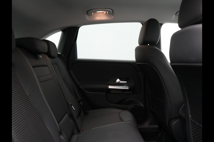 Mercedes-Benz B-Klasse 250 e Luxury Line Plug In Hybrid 218pk Dealer O.H. PHEV | Trekhaak Af Fabriek | Adaptive | 360 Camera | Multi Beam LED | Widescreen Navi | Lederen Sportstoelen | Apple Carplay | Navigatie | DAB |