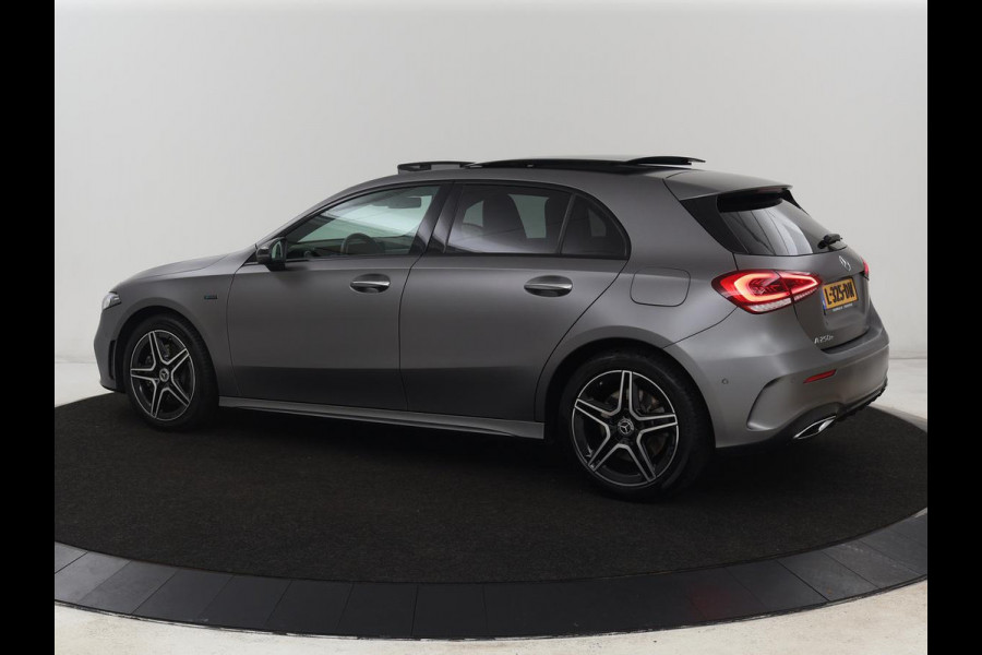 Mercedes-Benz A-Klasse 250e AMG Limited | Panoramadak | Stoelverwarming | Matrix LED | Memory | Carplay | Keyless | Camera | Navigatie | Full LED | PHEV | Plug In