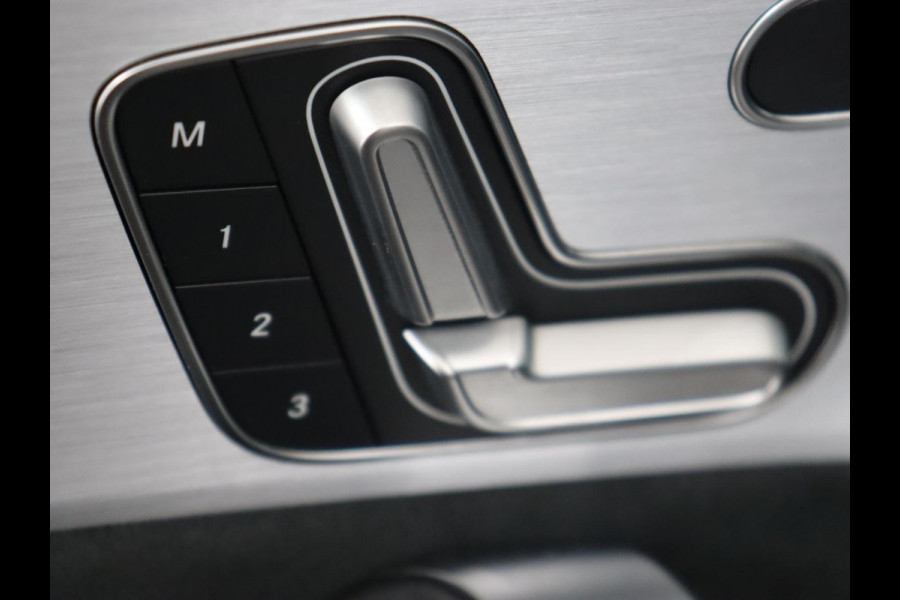Mercedes-Benz A-Klasse 250e AMG Limited | Panoramadak | Stoelverwarming | Matrix LED | Memory | Carplay | Keyless | Camera | Navigatie | Full LED | PHEV | Plug In