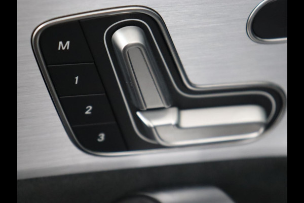Mercedes-Benz A-Klasse 250e AMG Limited | Panoramadak | Stoelverwarming | Matrix LED | Memory | Carplay | Keyless | Camera | Navigatie | Full LED | PHEV | Plug In