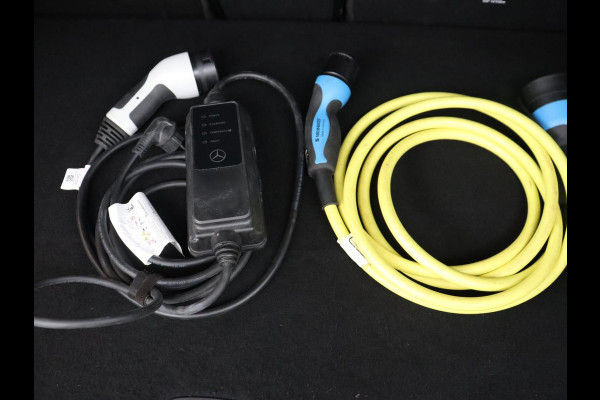 Mercedes-Benz A-Klasse 250e AMG Limited | Panoramadak | Stoelverwarming | Matrix LED | Memory | Carplay | Keyless | Camera | Navigatie | Full LED | PHEV | Plug In
