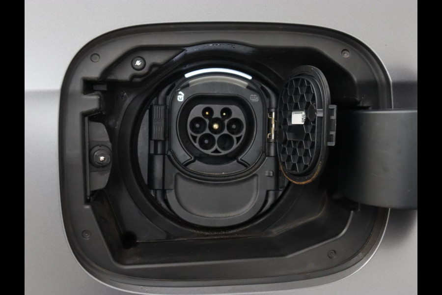 Mercedes-Benz A-Klasse 250e AMG Limited | Panoramadak | Stoelverwarming | Matrix LED | Memory | Carplay | Keyless | Camera | Navigatie | Full LED | PHEV | Plug In