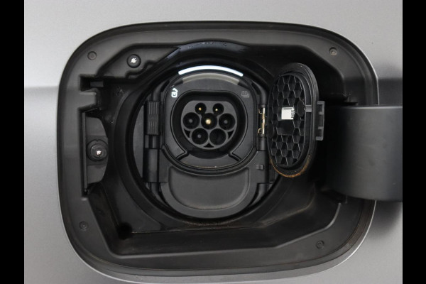 Mercedes-Benz A-Klasse 250e AMG Limited | Panoramadak | Stoelverwarming | Matrix LED | Memory | Carplay | Keyless | Camera | Navigatie | Full LED | PHEV | Plug In