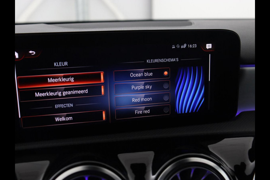 Mercedes-Benz A-Klasse 250e AMG Limited | Panoramadak | Stoelverwarming | Matrix LED | Memory | Carplay | Keyless | Camera | Navigatie | Full LED | PHEV | Plug In