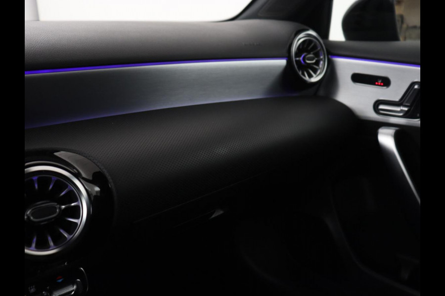 Mercedes-Benz A-Klasse 250e AMG Limited | Panoramadak | Stoelverwarming | Matrix LED | Memory | Carplay | Keyless | Camera | Navigatie | Full LED | PHEV | Plug In