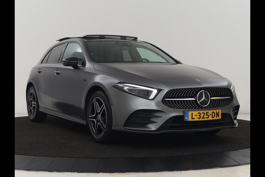 Mercedes-Benz A-Klasse 250e AMG Limited | Panoramadak | Stoelverwarming | Matrix LED | Memory | Carplay | Keyless | Camera | Navigatie | Full LED | PHEV | Plug In