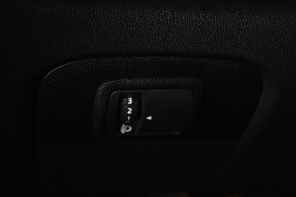 Renault Grand Scénic 1.3 TCe Equilibre 7p. Automaat (NAVIGATIE, TREKHAAK, NAVIGATIE, PARKEERSENSOREN)