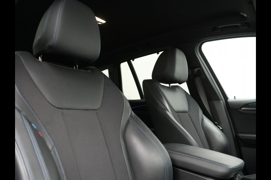 BMW X3 xDrive30e M Sport Plug In Hybrid 293pk Dealer O.H. PHEV | Trekhaak Af Fabriek | Adaptive Cruise | Head Up | 360 Camera | Harman/Kardon | Adaptief Onderstel | Lederen Sportstoelen Memory & Verwarmd | Sfeerverlichting | Keyless | Blis |