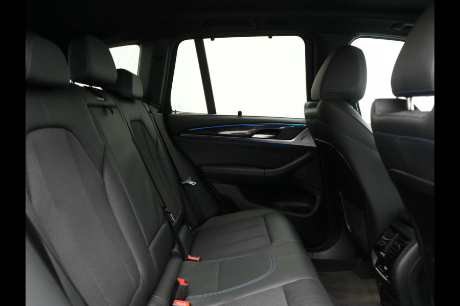 BMW X3 xDrive30e M Sport Plug In Hybrid 293pk Dealer O.H. PHEV | Trekhaak Af Fabriek | Adaptive Cruise | Head Up | 360 Camera | Harman/Kardon | Adaptief Onderstel | Lederen Sportstoelen Memory & Verwarmd | Sfeerverlichting | Keyless | Blis |