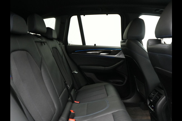 BMW X3 xDrive30e M Sport Plug In Hybrid 293pk Dealer O.H. PHEV | Trekhaak Af Fabriek | Adaptive Cruise | Head Up | 360 Camera | Harman/Kardon | Adaptief Onderstel | Lederen Sportstoelen Memory & Verwarmd | Sfeerverlichting | Keyless | Blis |