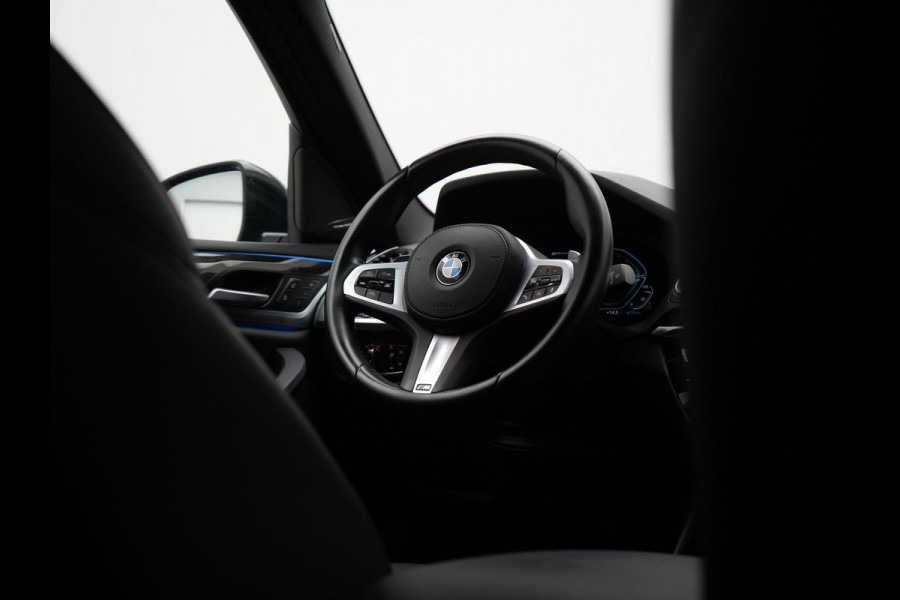 BMW X3 xDrive30e M Sport Plug In Hybrid 293pk Dealer O.H. PHEV | Trekhaak Af Fabriek | Adaptive Cruise | Head Up | 360 Camera | Harman/Kardon | Adaptief Onderstel | Lederen Sportstoelen Memory & Verwarmd | Sfeerverlichting | Keyless | Blis |