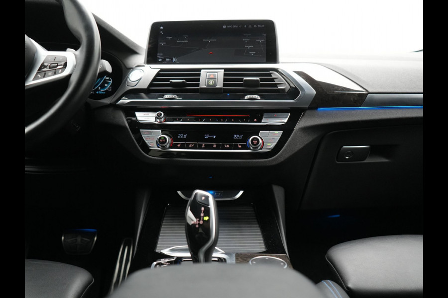 BMW X3 xDrive30e M Sport Plug In Hybrid 293pk Dealer O.H. PHEV | Trekhaak Af Fabriek | Adaptive Cruise | Head Up | 360 Camera | Harman/Kardon | Adaptief Onderstel | Lederen Sportstoelen Memory & Verwarmd | Sfeerverlichting | Keyless | Blis |