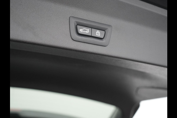 BMW X3 xDrive30e M Sport Plug In Hybrid 293pk Dealer O.H. PHEV | Trekhaak Af Fabriek | Adaptive Cruise | Head Up | 360 Camera | Harman/Kardon | Adaptief Onderstel | Lederen Sportstoelen Memory & Verwarmd | Sfeerverlichting | Keyless | Blis |