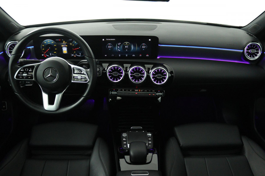 Mercedes-Benz A-Klasse 180 Business Solution Luxury (PANORAMADAK, CAMERA, SFEERVERLICHTING, ELEKT. STOELEN, 1e EIGENAAR)