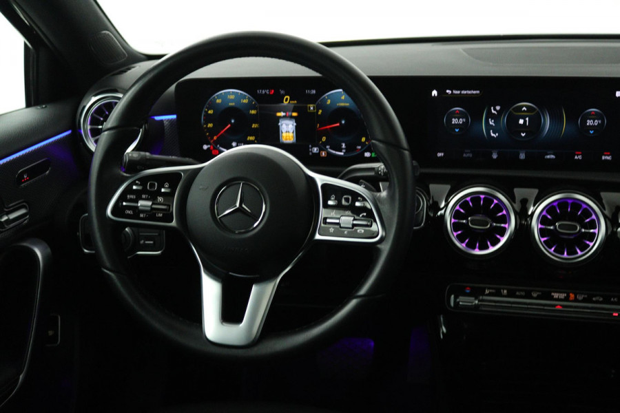 Mercedes-Benz A-Klasse 180 Business Solution Luxury (PANORAMADAK, CAMERA, SFEERVERLICHTING, ELEKT. STOELEN, 1e EIGENAAR)