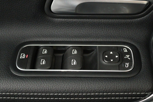 Mercedes-Benz A-Klasse 180 Business Solution Luxury (PANORAMADAK, CAMERA, SFEERVERLICHTING, ELEKT. STOELEN, 1e EIGENAAR)