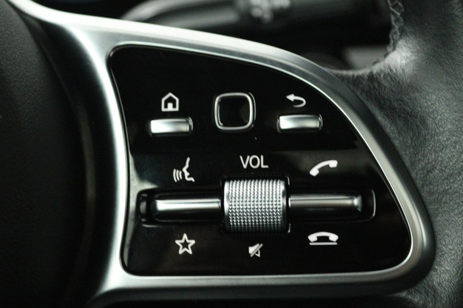 Mercedes-Benz A-Klasse 180 Business Solution Luxury (PANORAMADAK, CAMERA, SFEERVERLICHTING, ELEKT. STOELEN, 1e EIGENAAR)