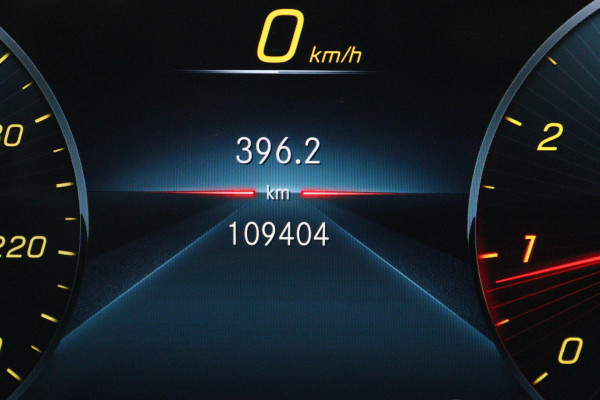 Mercedes-Benz A-Klasse 180 Business Solution Luxury (PANORAMADAK, CAMERA, SFEERVERLICHTING, ELEKT. STOELEN, 1e EIGENAAR)