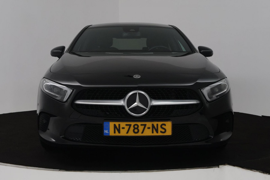 Mercedes-Benz A-Klasse 180 Business Solution Luxury (PANORAMADAK, CAMERA, SFEERVERLICHTING, ELEKT. STOELEN, 1e EIGENAAR)
