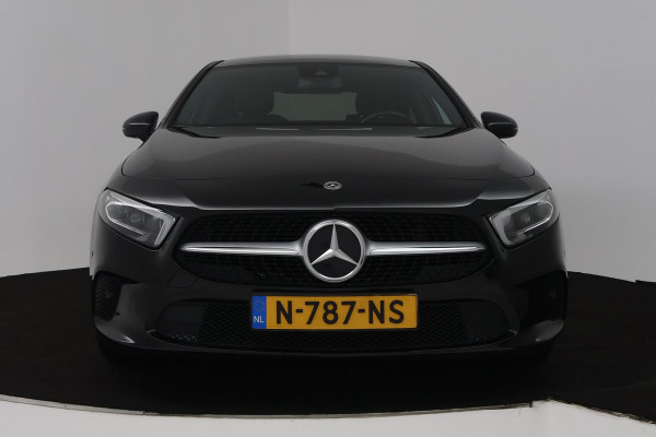 Mercedes-Benz A-Klasse 180 Business Solution Luxury (PANORAMADAK, CAMERA, SFEERVERLICHTING, ELEKT. STOELEN, 1e EIGENAAR)