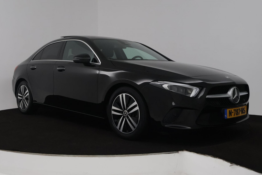 Mercedes-Benz A-Klasse 180 Business Solution Luxury (PANORAMADAK, CAMERA, SFEERVERLICHTING, ELEKT. STOELEN, 1e EIGENAAR)