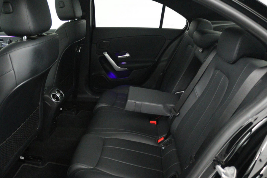 Mercedes-Benz A-Klasse 180 Business Solution Luxury (PANORAMADAK, CAMERA, SFEERVERLICHTING, ELEKT. STOELEN, 1e EIGENAAR)