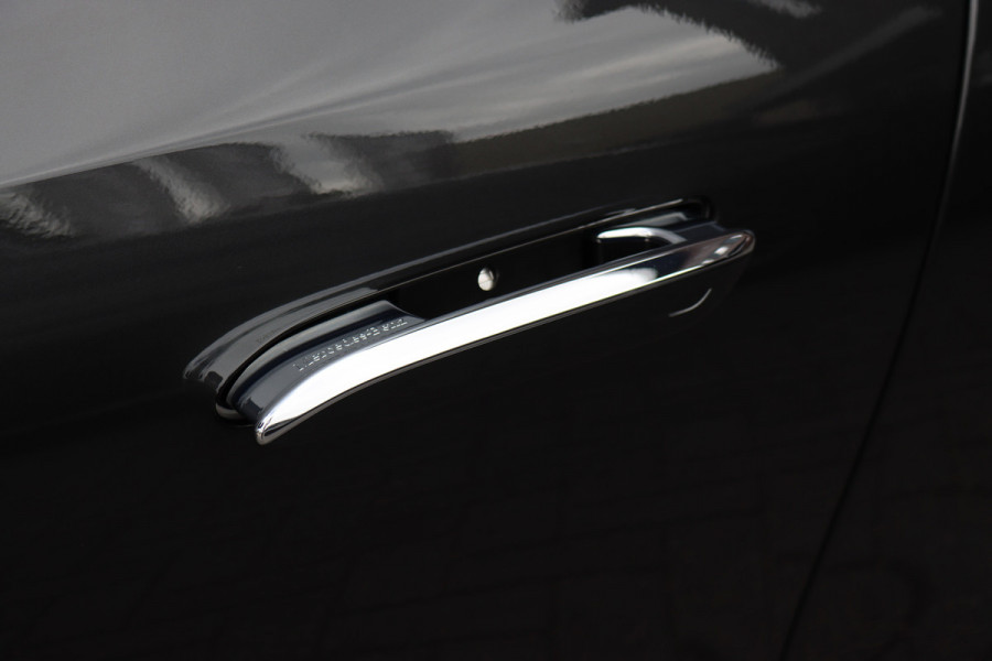 Mercedes-Benz E-Klasse Estate 300 e AMG Line | Hyperscreen | Distronic+ | Burmester | Panoramadak | Digital Light | Surround Camera | HUD | 3D-Display | Verwarmd Stuurwiel | Keyless-Go |