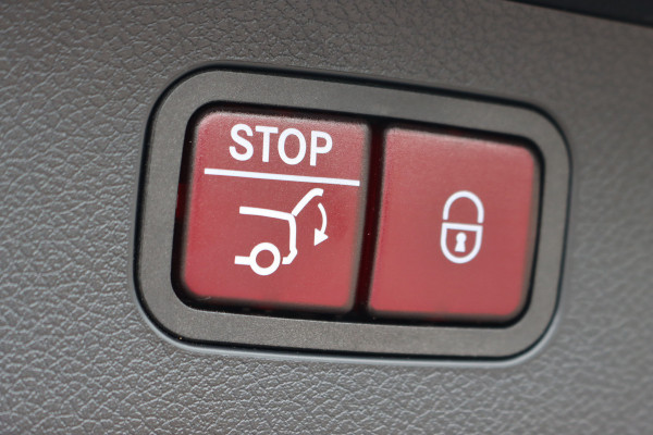 Mercedes-Benz E-Klasse Estate 300 e AMG Line | Hyperscreen | Distronic+ | Burmester | Panoramadak | Digital Light | Surround Camera | HUD | 3D-Display | Verwarmd Stuurwiel | Keyless-Go |