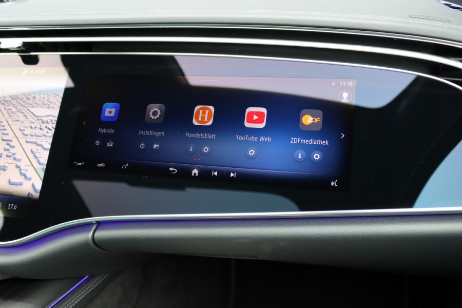 Mercedes-Benz E-Klasse Estate 300 e AMG Line | Hyperscreen | Distronic+ | Burmester | Panoramadak | Digital Light | Surround Camera | HUD | 3D-Display | Verwarmd Stuurwiel | Keyless-Go |