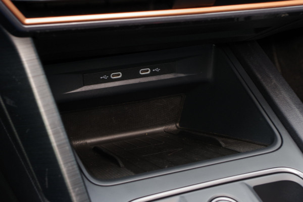 CUPRA Formentor 1.4 e-Hybrid 204 PK Performance PHEV, Panoramadak, Winterpakket, Camera, Carplay