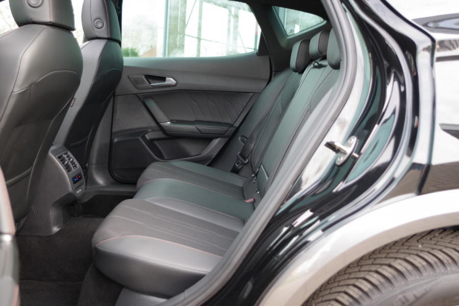 CUPRA Formentor 1.4 e-Hybrid 204 PK Performance PHEV, Panoramadak, Winterpakket, Camera, Carplay