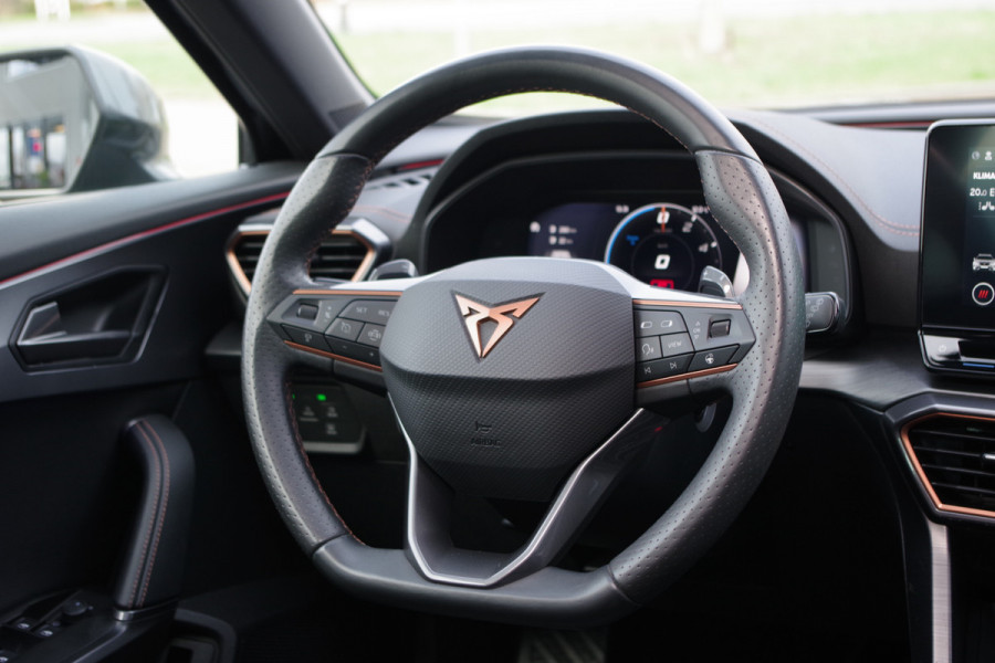 CUPRA Formentor 1.4 e-Hybrid 204 PK Performance PHEV, Panoramadak, Winterpakket, Camera, Carplay