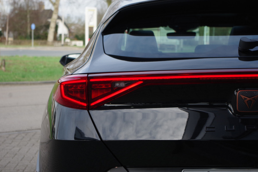 CUPRA Formentor 1.4 e-Hybrid 204 PK Performance PHEV, Panoramadak, Winterpakket, Camera, Carplay