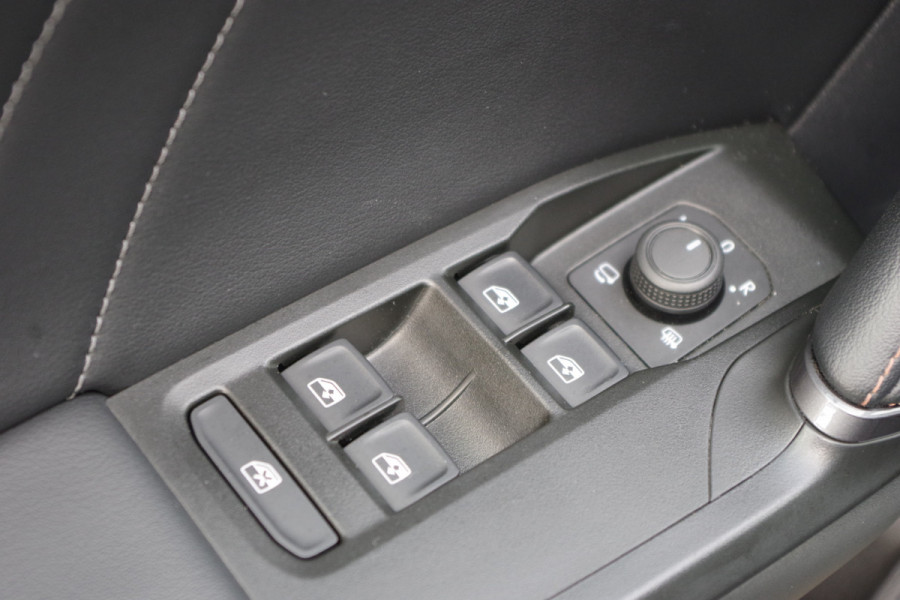 CUPRA Formentor 1.4 e-Hybrid 204 PK Performance PHEV, Panoramadak, Winterpakket, Camera, Carplay