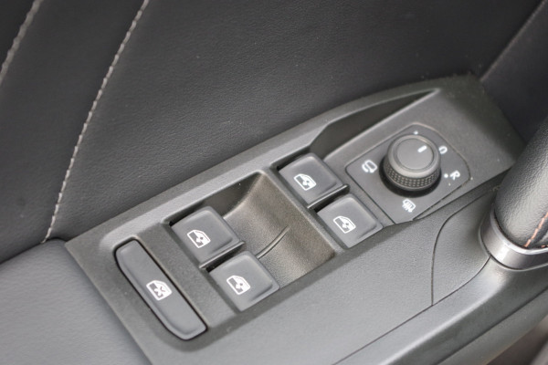 CUPRA Formentor 1.4 e-Hybrid 204 PK Performance PHEV, Panoramadak, Winterpakket, Camera, Carplay