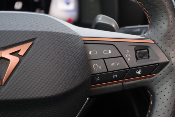 CUPRA Formentor 1.4 e-Hybrid 204 PK Performance PHEV, Panoramadak, Winterpakket, Camera, Carplay