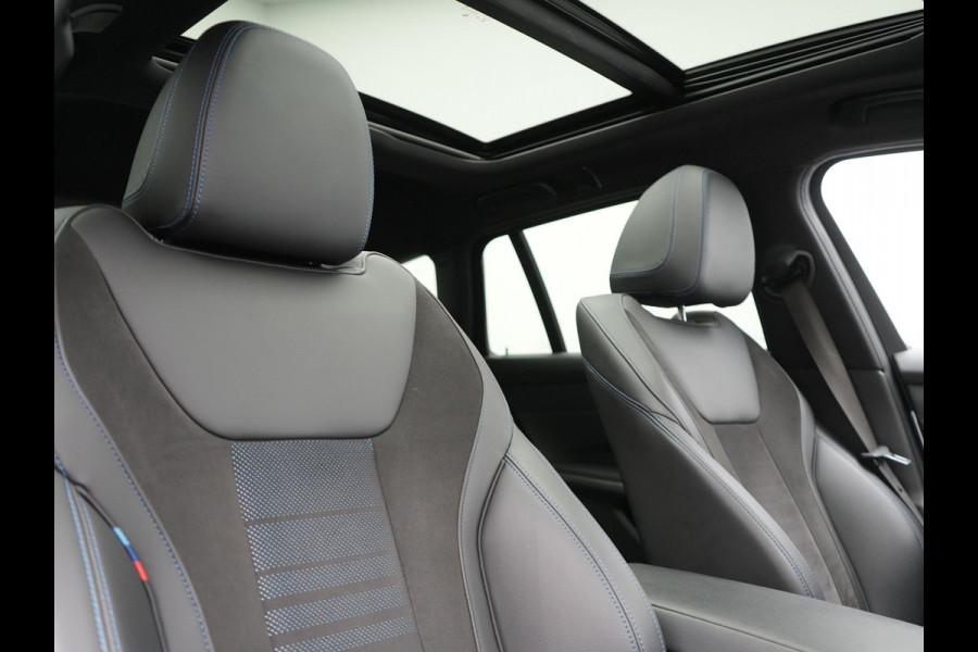 BMW 3 Serie Touring 330e xDrive M Sport Plug In Hybrid 293pk Dealer O.H. PHEV | Panodak | Head Up | Adaptive Cruise | Laser LED | 360 Camera | 19"L.M | Alcantara Sportstoelen Memory & Verwarmd | Sfeerverlichting | Apple Carplay | Keyless | Blis | Navigatie | Virtu