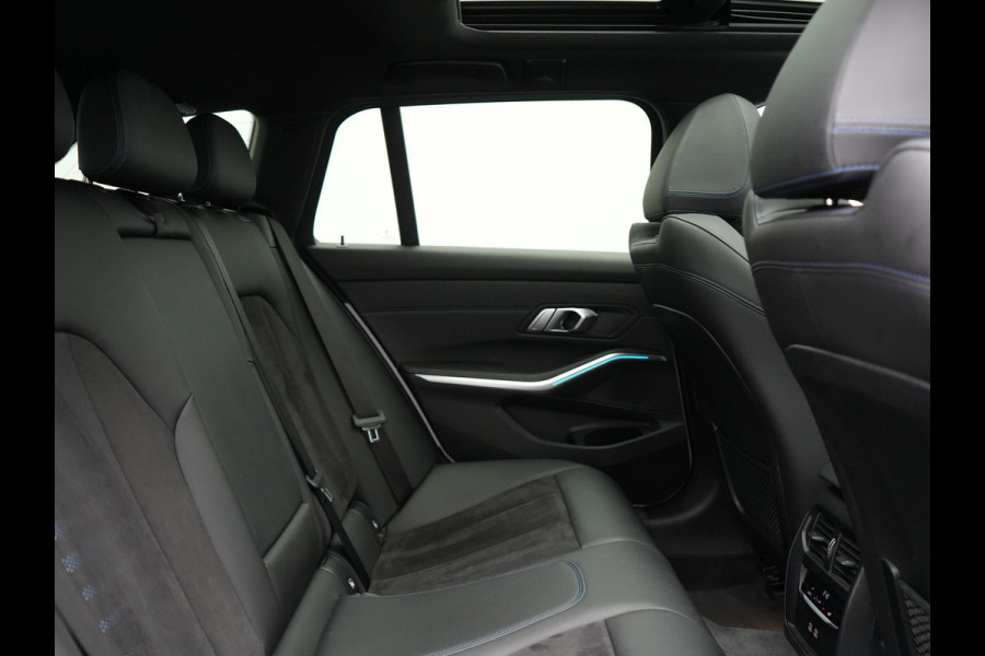 BMW 3 Serie Touring 330e xDrive M Sport Plug In Hybrid 293pk Dealer O.H. PHEV | Panodak | Head Up | Adaptive Cruise | Laser LED | 360 Camera | 19"L.M | Alcantara Sportstoelen Memory & Verwarmd | Sfeerverlichting | Apple Carplay | Keyless | Blis | Navigatie | Virtu